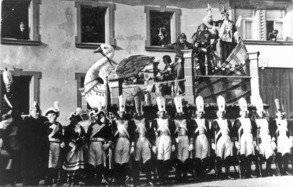 Die Prinzengarde mit Prinz Lutz I. (Brand) im Rosenmontagszug